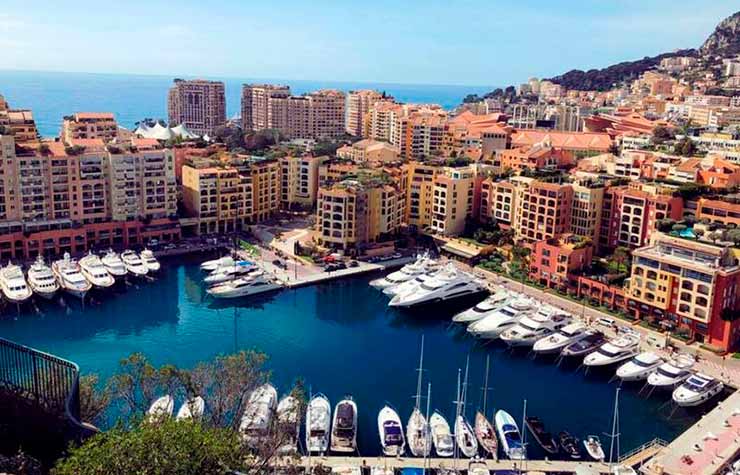 Visitar a Riviera Francesa e o aproveitar o mar azul turquesa